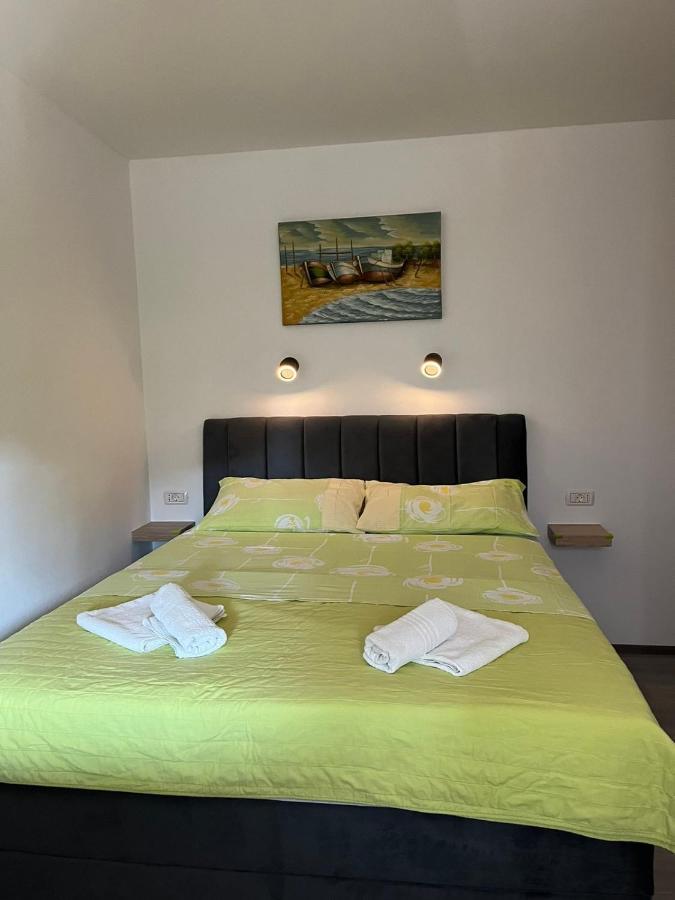 Apartments Vuceric Перой Екстериор снимка