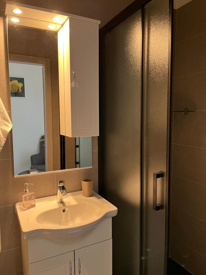 Apartments Vuceric Перой Екстериор снимка