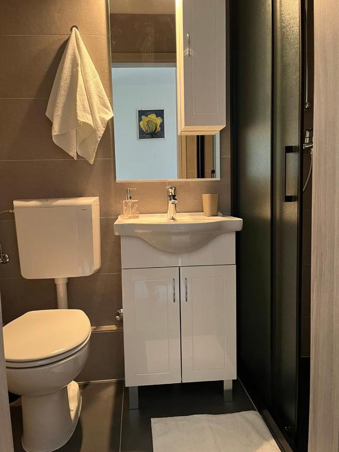Apartments Vuceric Перой Екстериор снимка