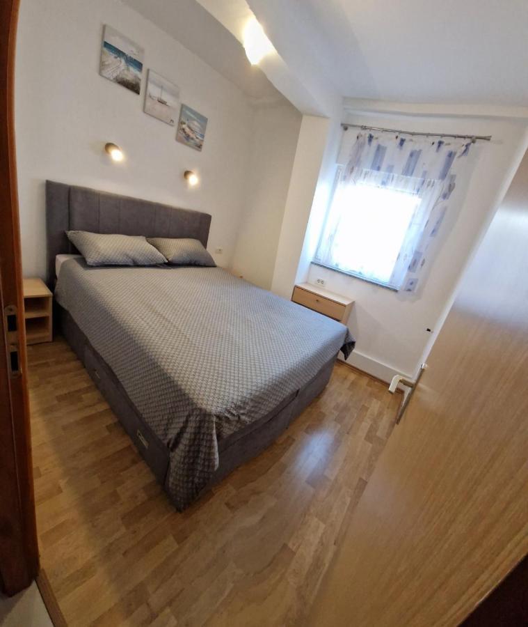 Apartments Vuceric Перой Екстериор снимка