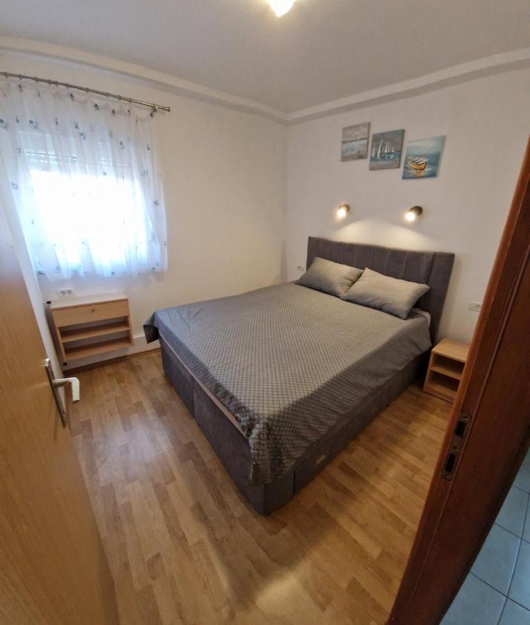 Apartments Vuceric Перой Екстериор снимка