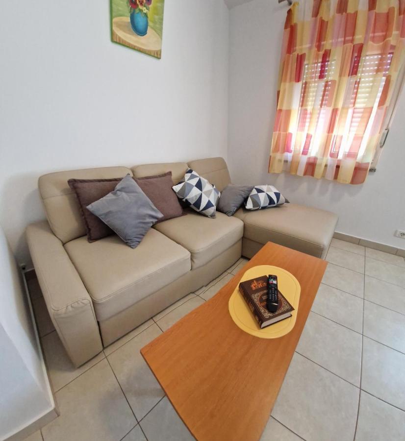 Apartments Vuceric Перой Екстериор снимка