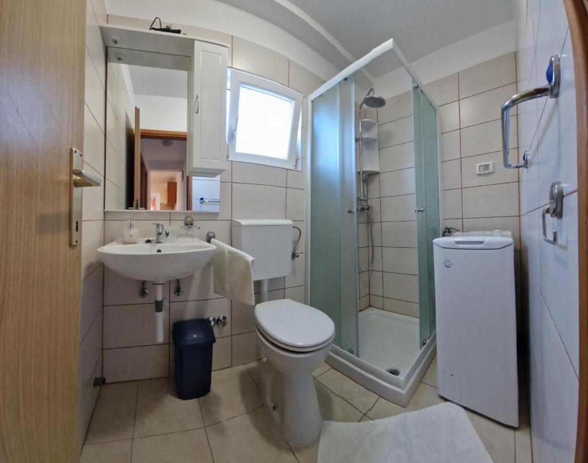 Apartments Vuceric Перой Екстериор снимка