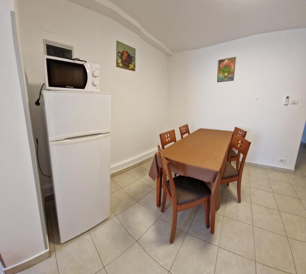 Apartments Vuceric Перой Екстериор снимка
