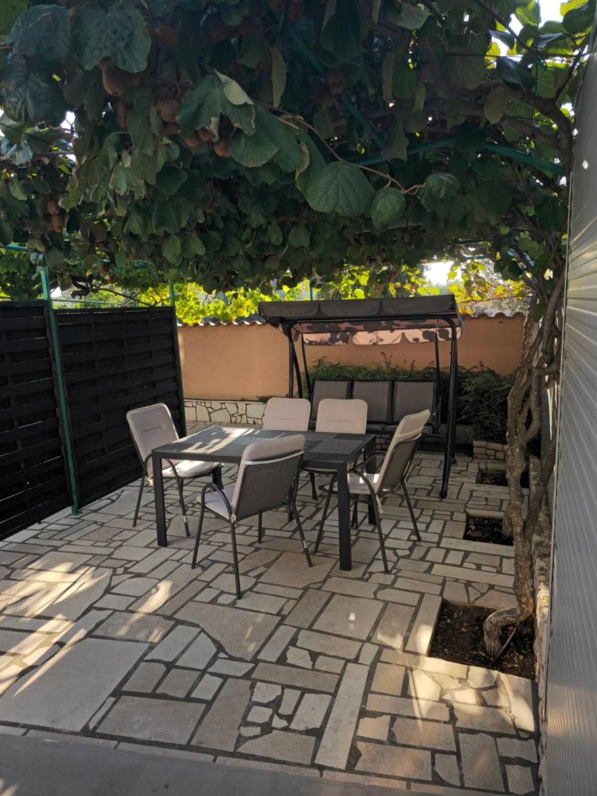Apartments Vuceric Перой Екстериор снимка