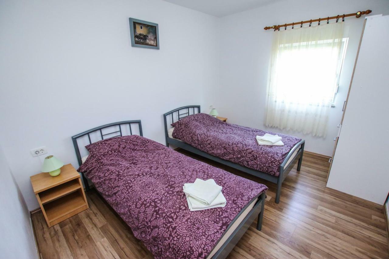 Apartments Vuceric Перой Екстериор снимка