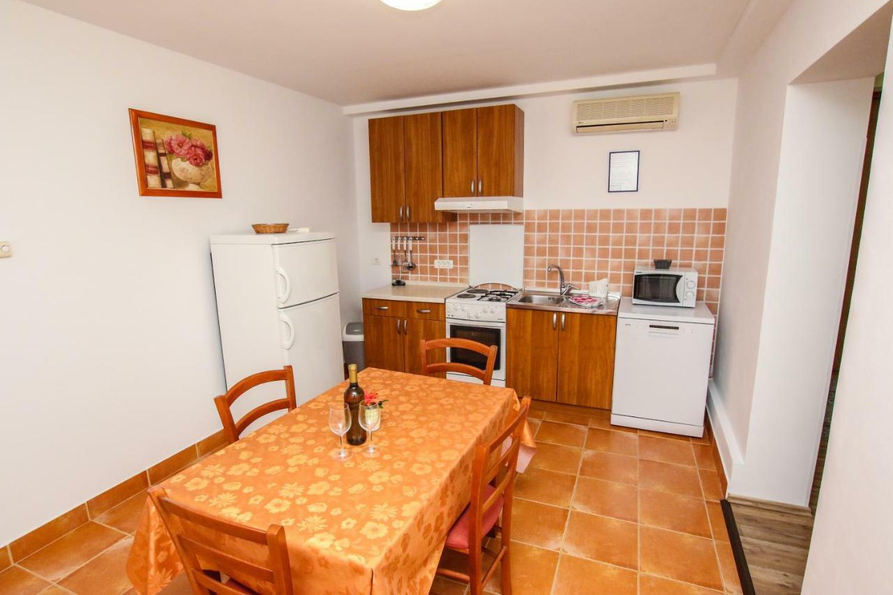 Apartments Vuceric Перой Екстериор снимка