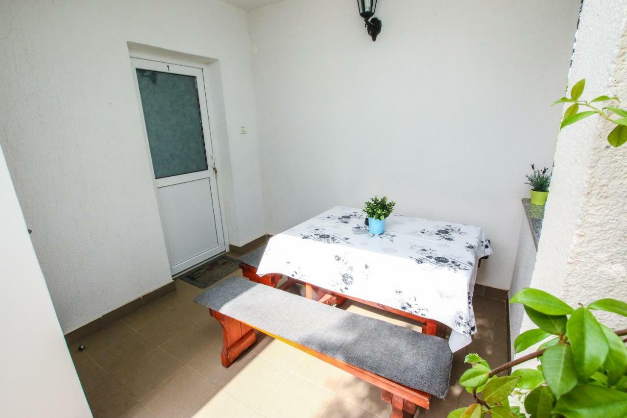 Apartments Vuceric Перой Екстериор снимка