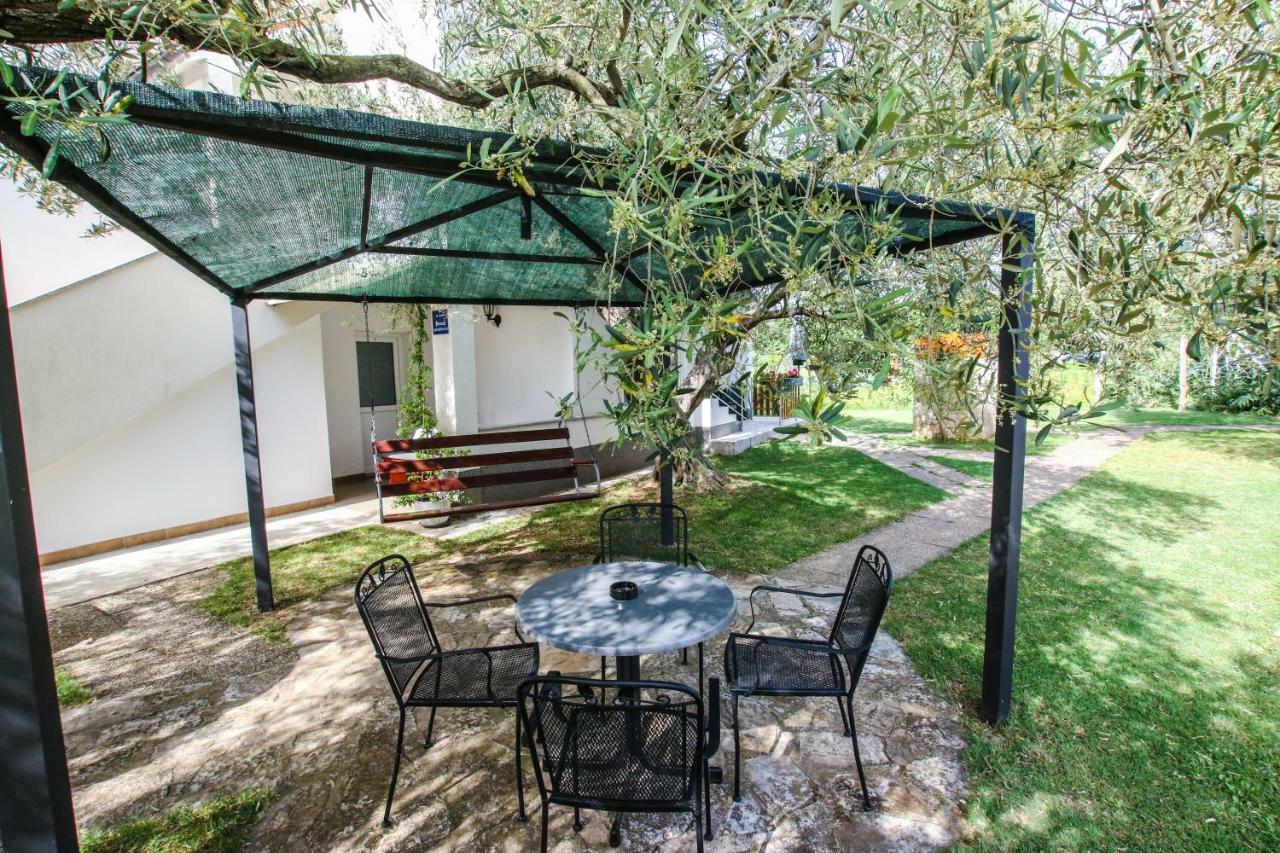 Apartments Vuceric Перой Екстериор снимка