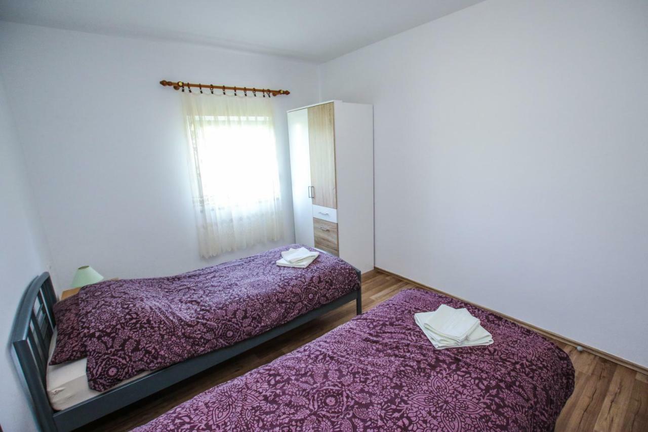 Apartments Vuceric Перой Екстериор снимка