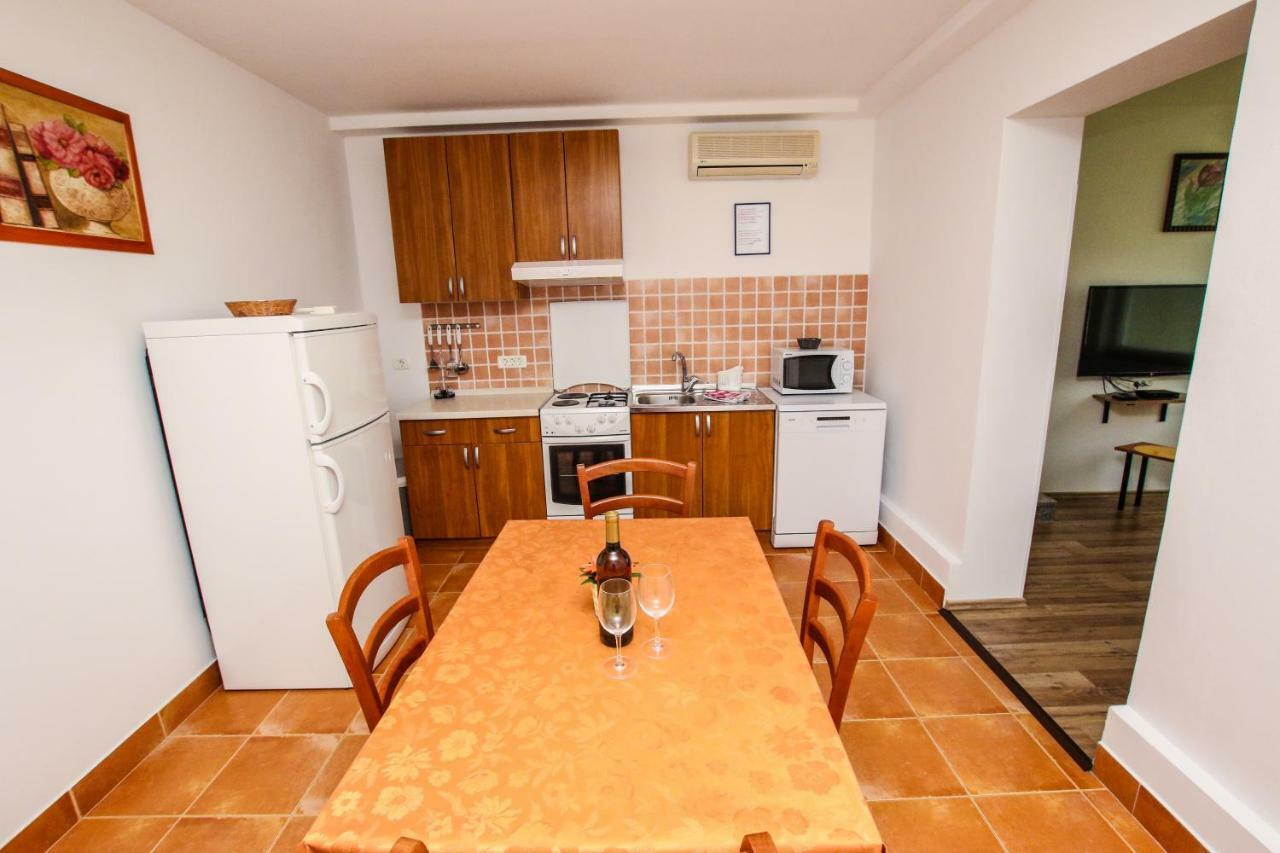 Apartments Vuceric Перой Екстериор снимка