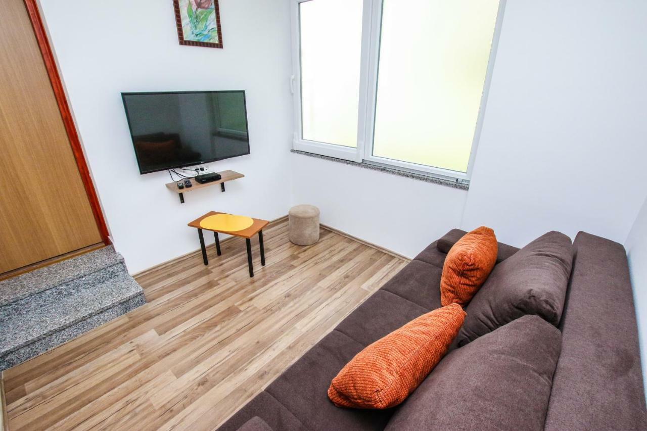 Apartments Vuceric Перой Екстериор снимка