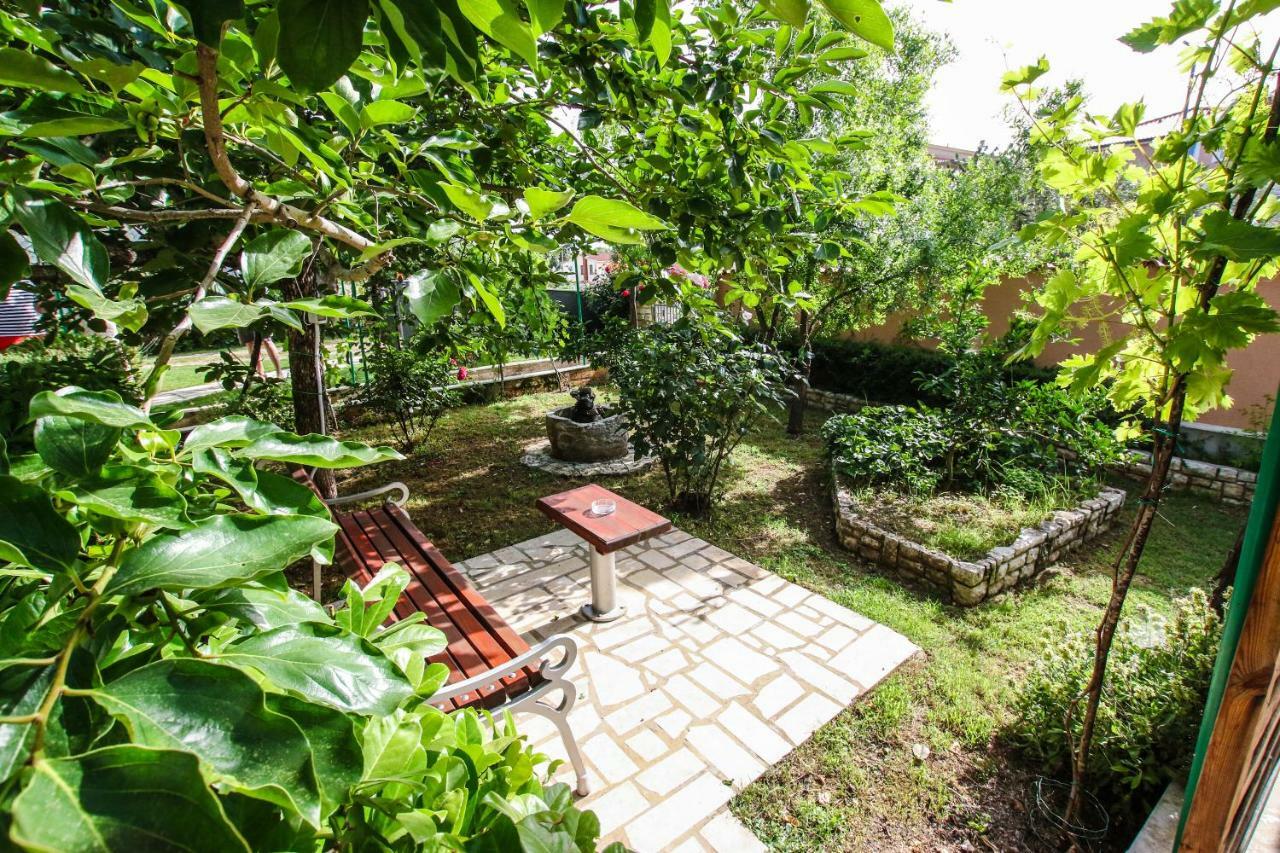 Apartments Vuceric Перой Екстериор снимка