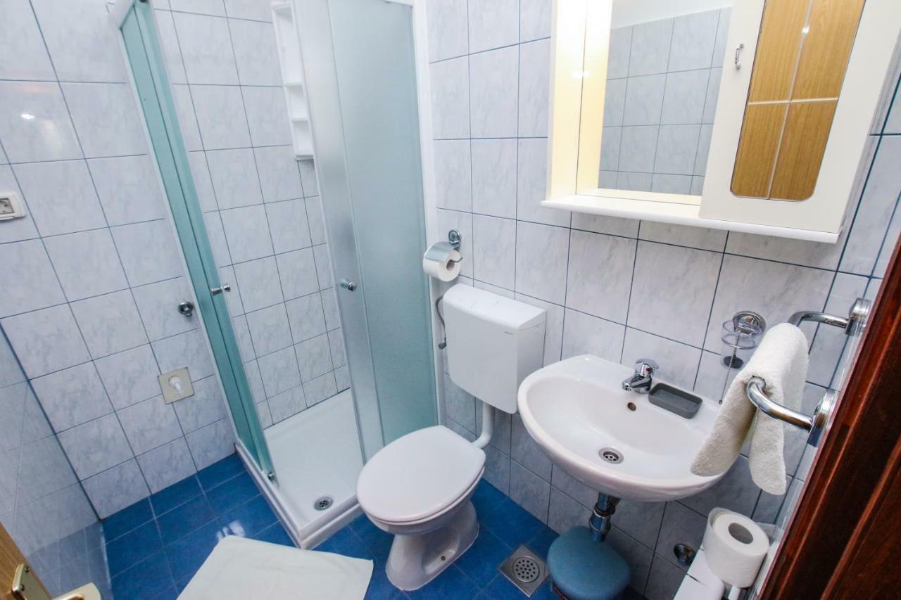 Apartments Vuceric Перой Екстериор снимка
