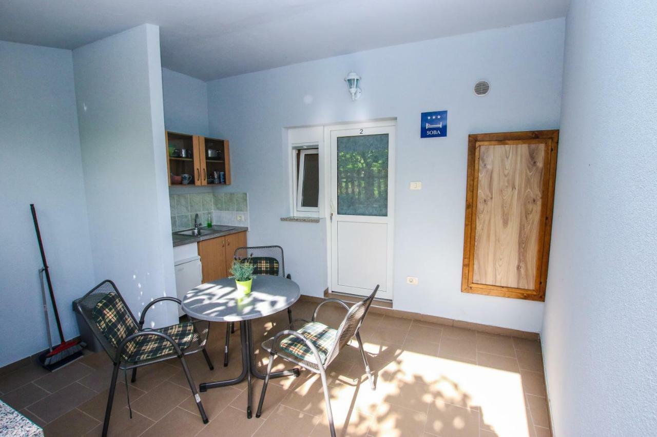 Apartments Vuceric Перой Екстериор снимка