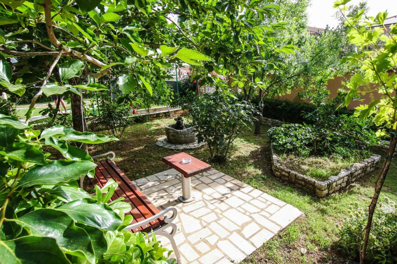 Apartments Vuceric Перой Екстериор снимка