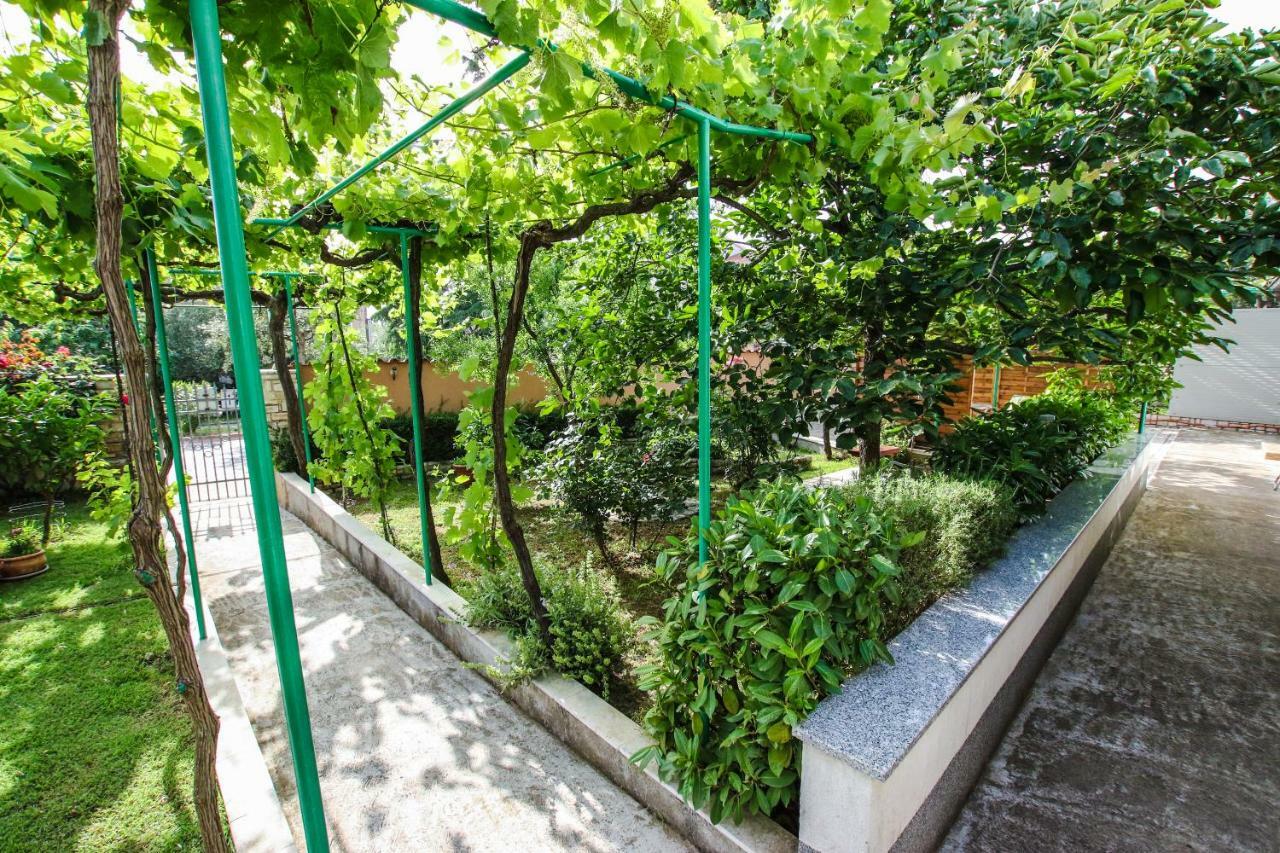Apartments Vuceric Перой Екстериор снимка