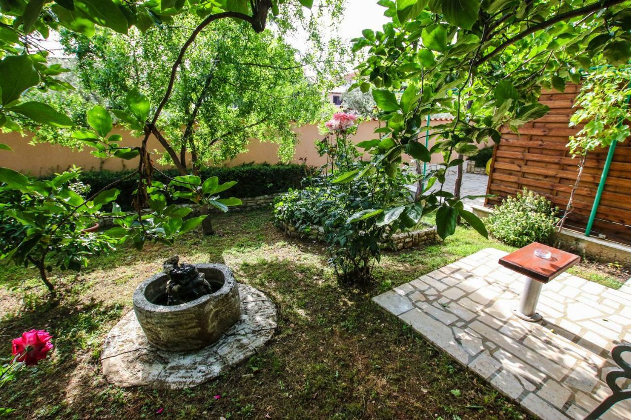 Apartments Vuceric Перой Екстериор снимка